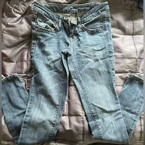 Juniors Low Rise Skinny Jeans 00R/R